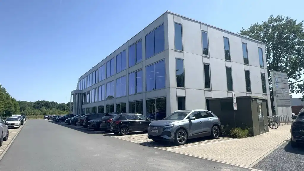 Energiezuinige kantoren te huur in Office Park aan E17 te Lokeren foto 24