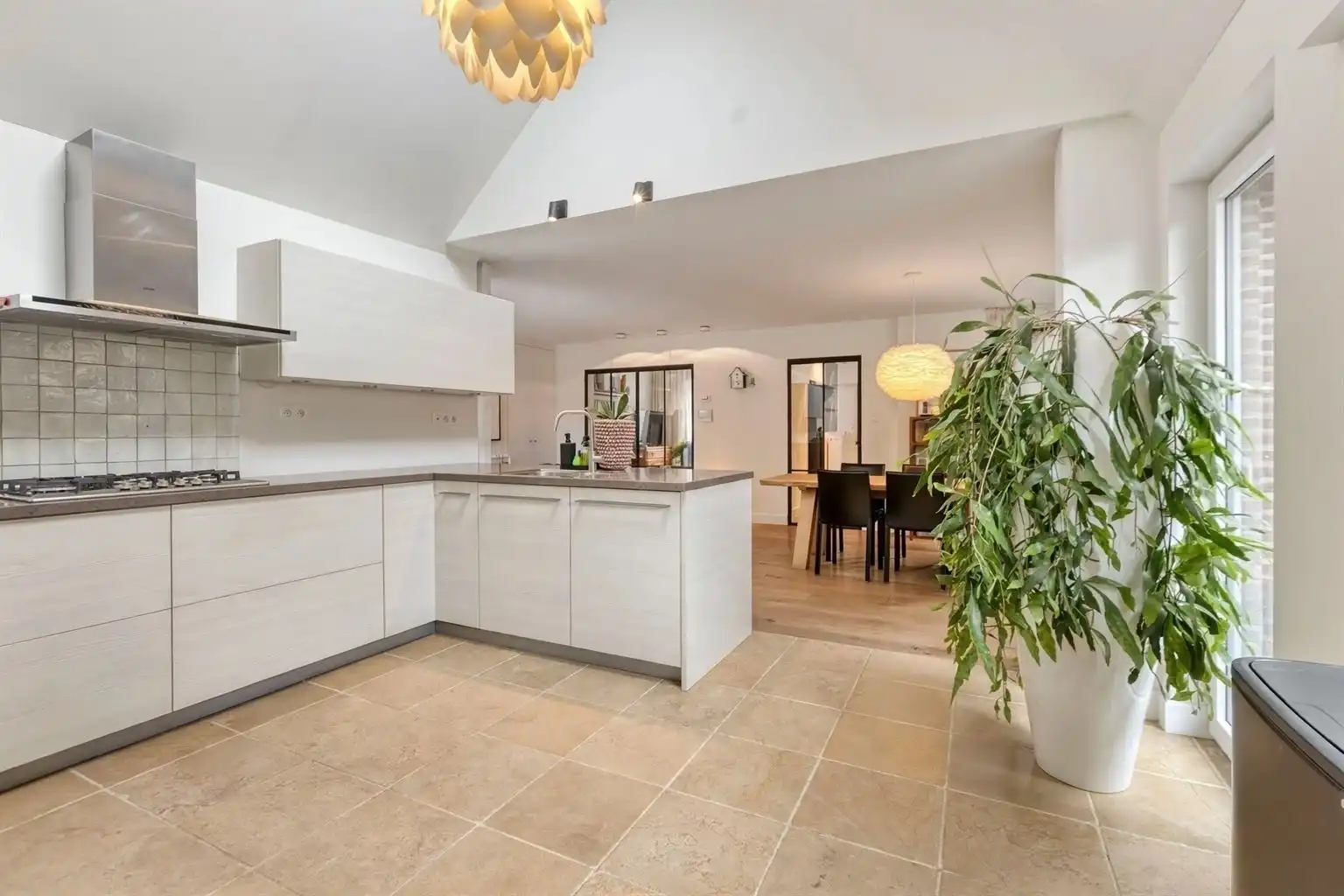 Prachtig gerenoveerde woning met 3 slaapkamers, omheinde tuin en garage, op een rustige doch centrale locatie te Elen foto 8