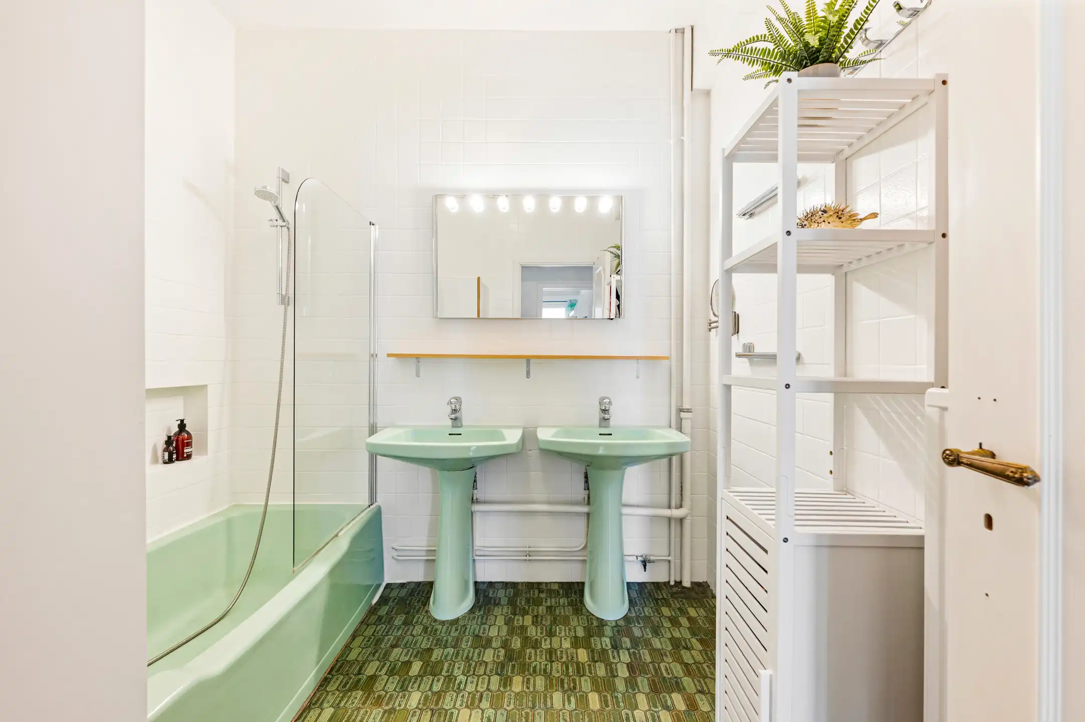 Charmant en lichtrijk appartement met terras in topbuurt foto 12