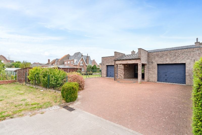 Ruime Instapklare woning 4 slaapkamers ! foto 3