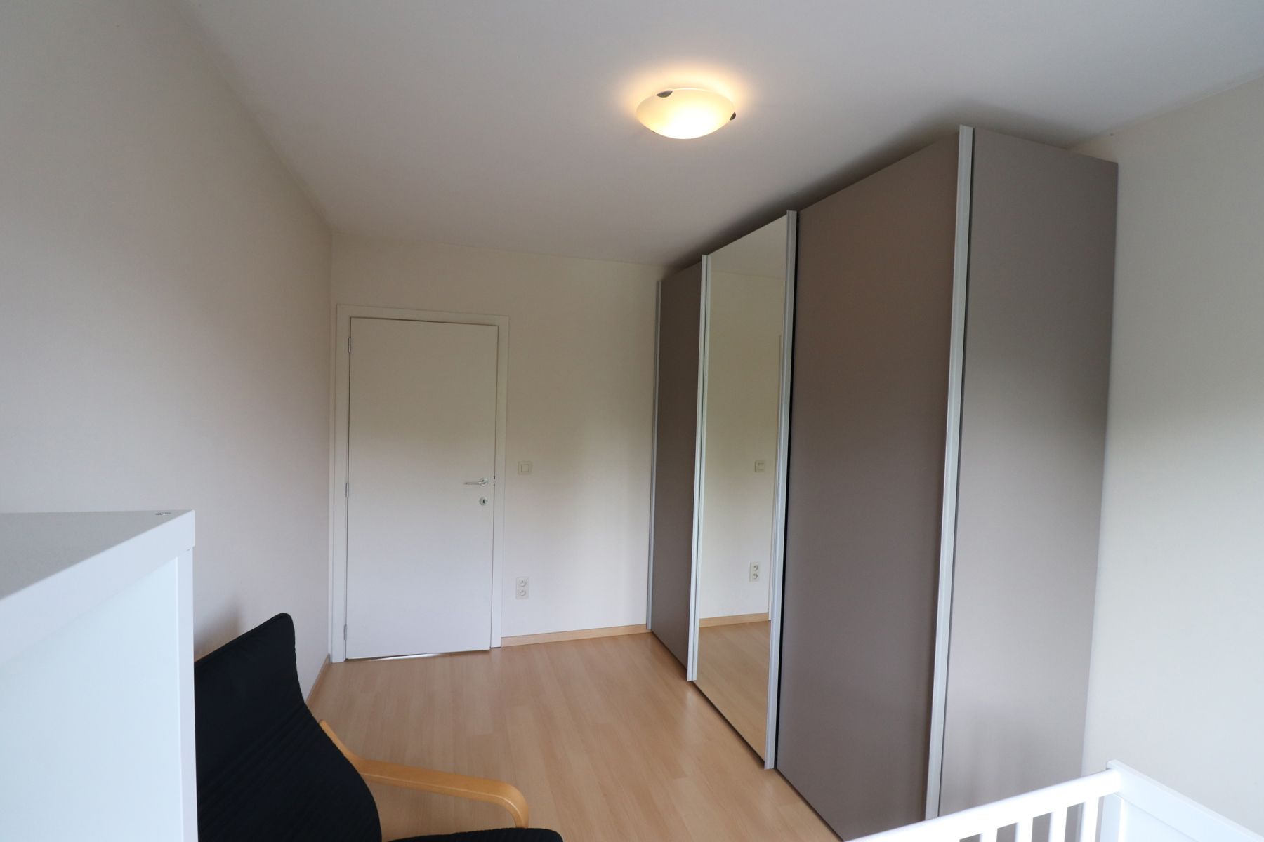 Halfopen bebouwing met 4 slaapkamers en tuin. foto 10