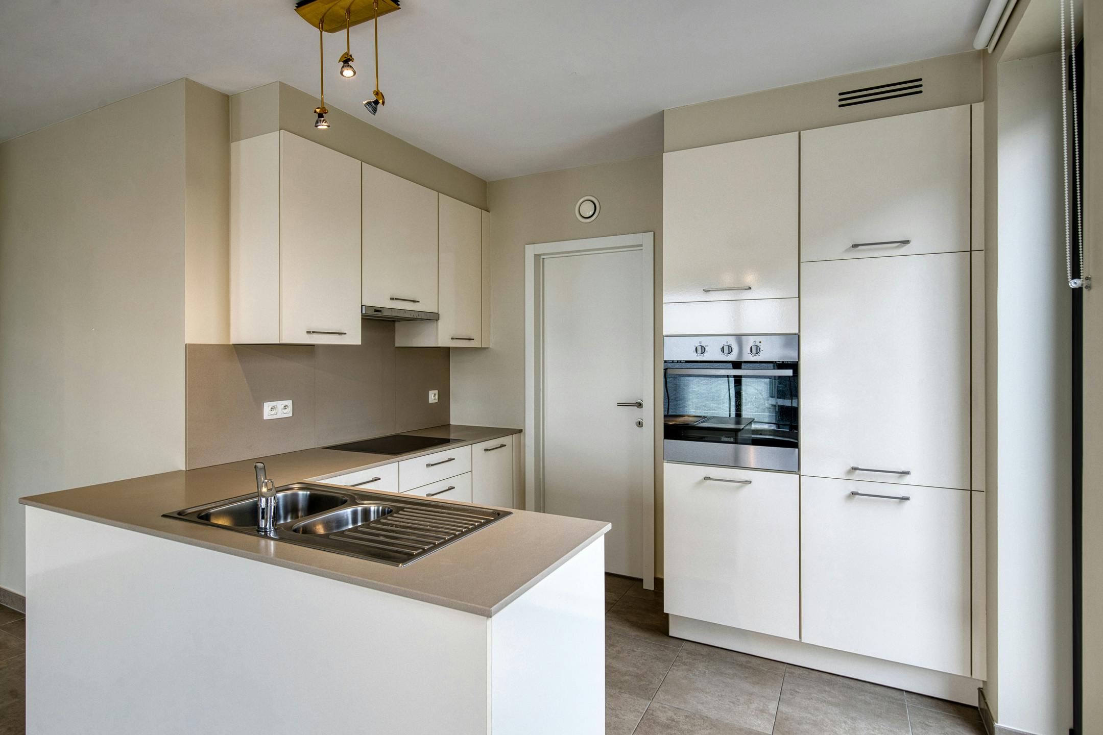 Instapklaar appartement te koop in centrum Waregem foto 7