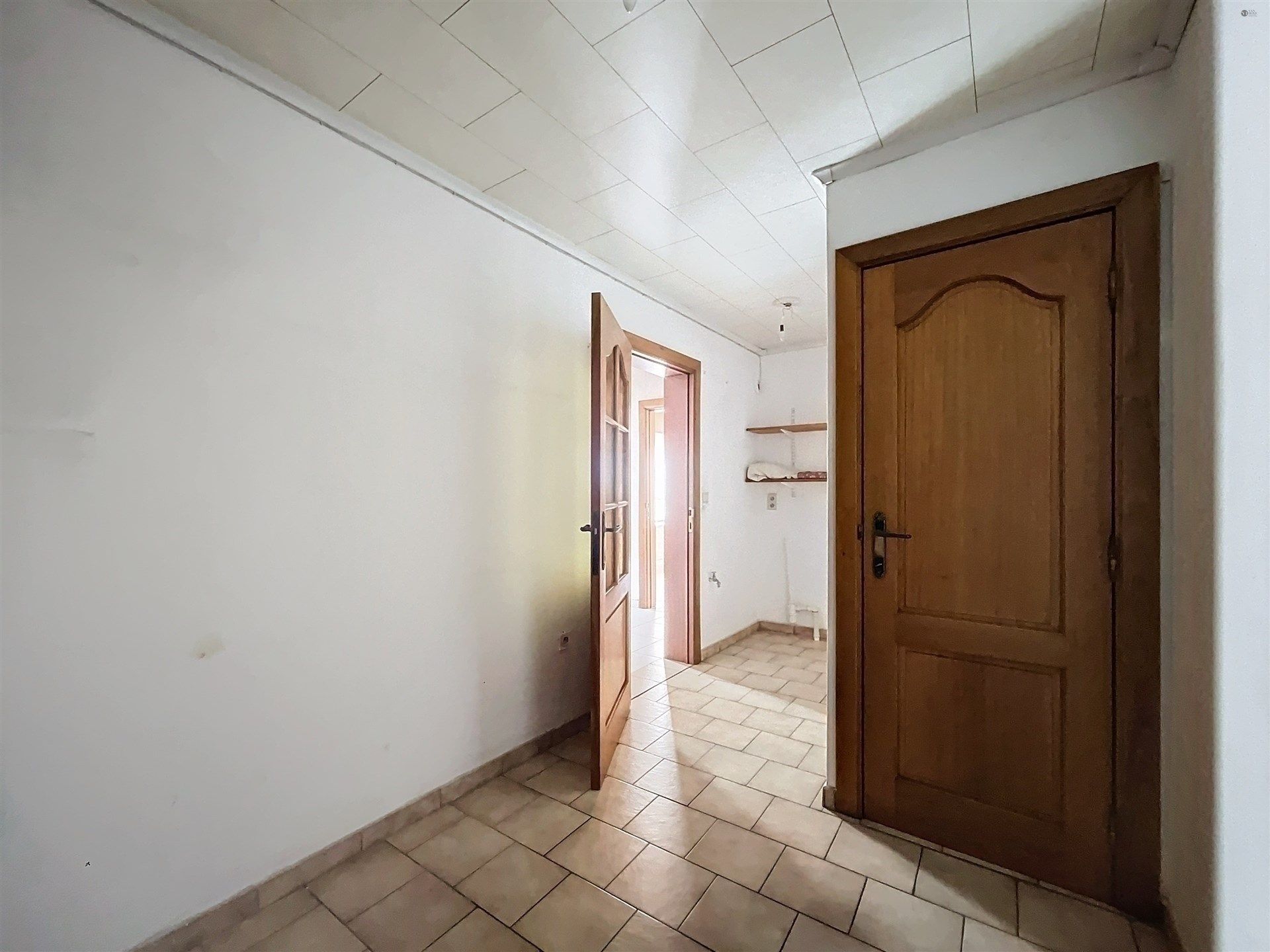 Verzorgde woning met garage en grote bijgebouwen op prachtig perceel van 2435m².  foto 13