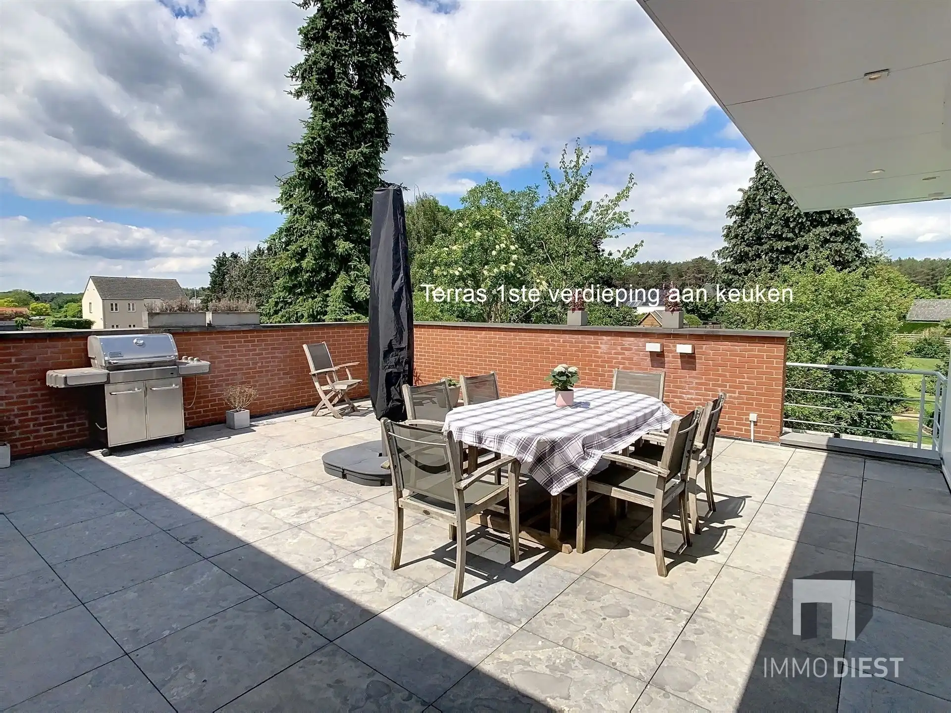 Handelspand met luxe woonst op goede locatie foto 11