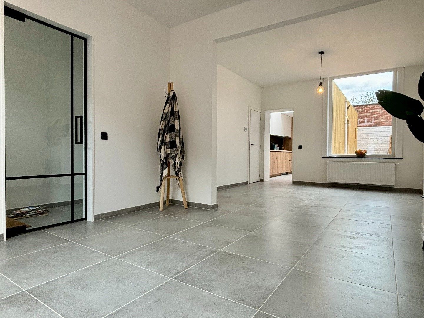 Instapklare, knap gerenoveerde rijwoning op wandelafstand van het centrum van Kuurne. foto 2