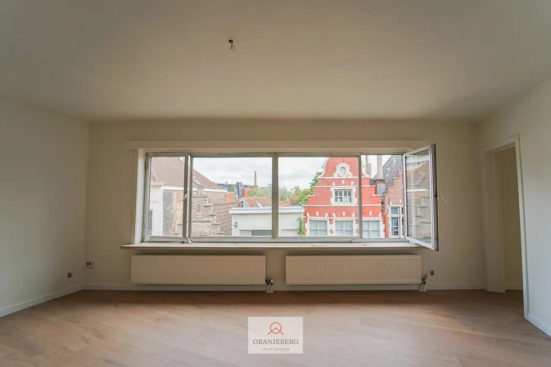 Lichtrijk, volledig vernieuwd appartement met 2 slaapkamers in hartje Gent foto 4