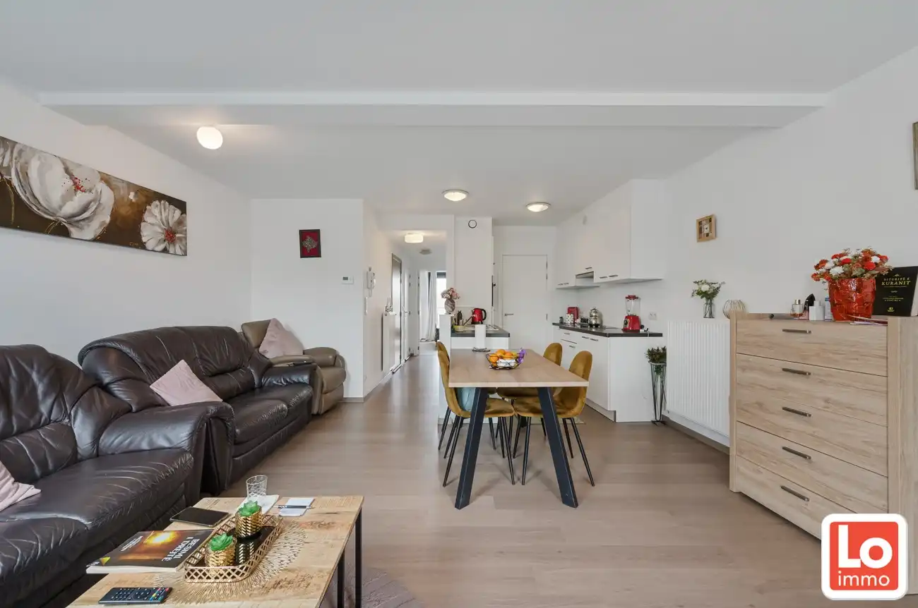 Mooi appartement met 2/3 slaapkamers, 2 badkamers en overdekte autostaanplaats in Centrum Lochristi foto 4