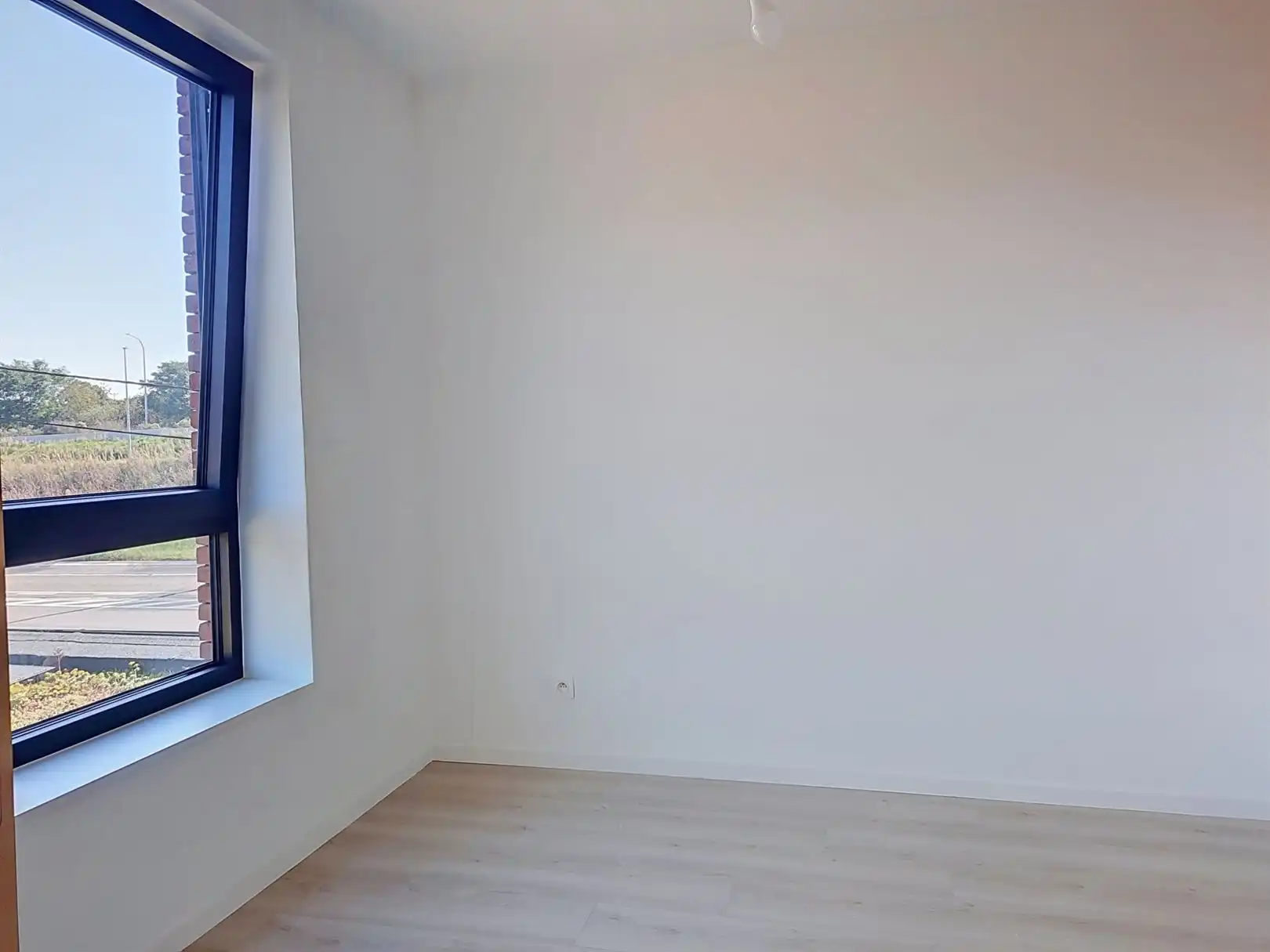 Luxueuze nieuwbouw villa met grote tuin, 2 autostaanplaatsen en 12 zonnepanelen foto 18