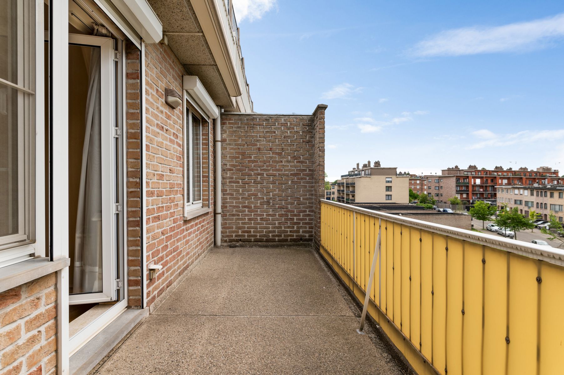 Prima onderhouden app met 2 kamers en terras foto 12