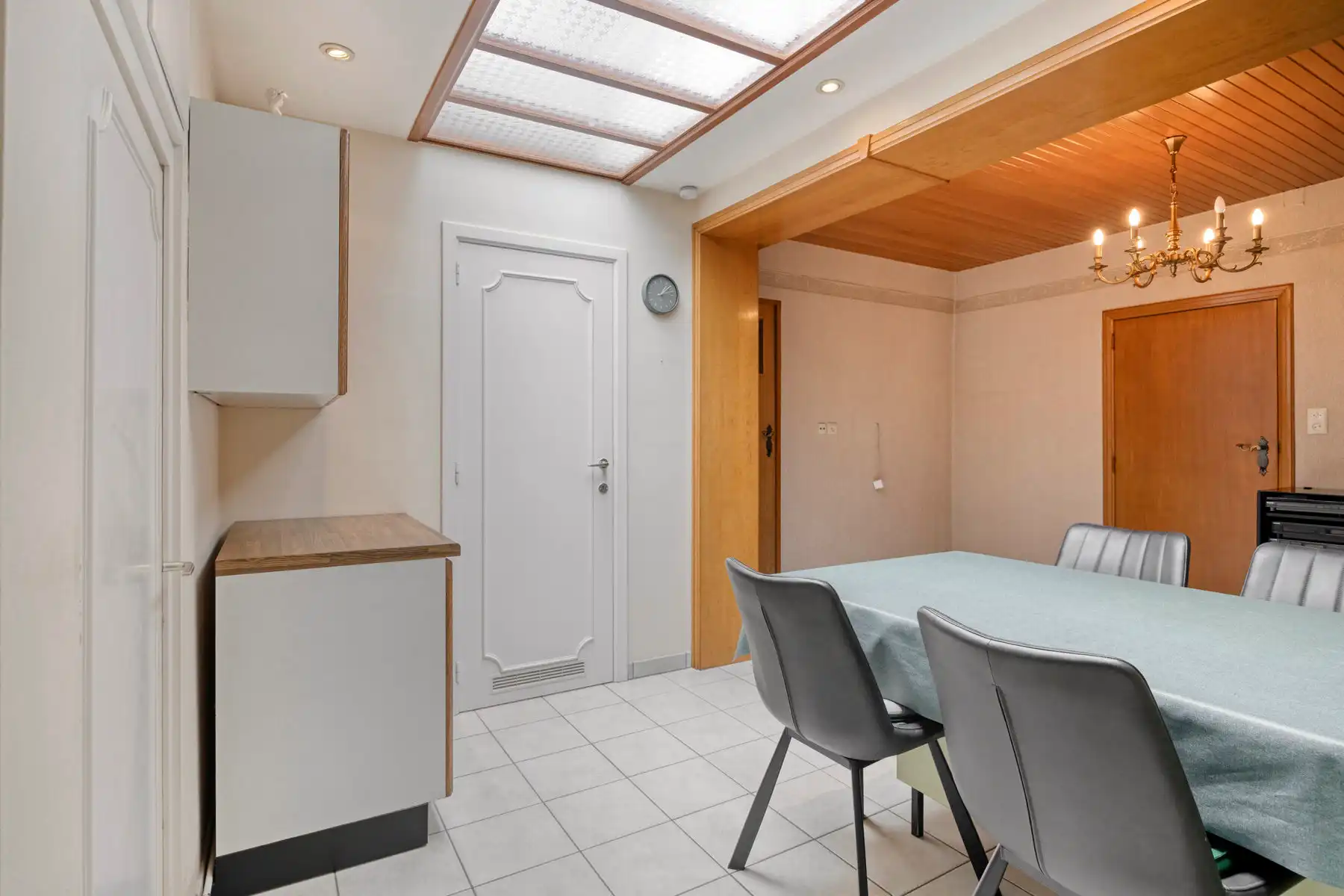 Rijwoning met 2 slaapkamers, inrichtbare zolder & grote tuin foto 8