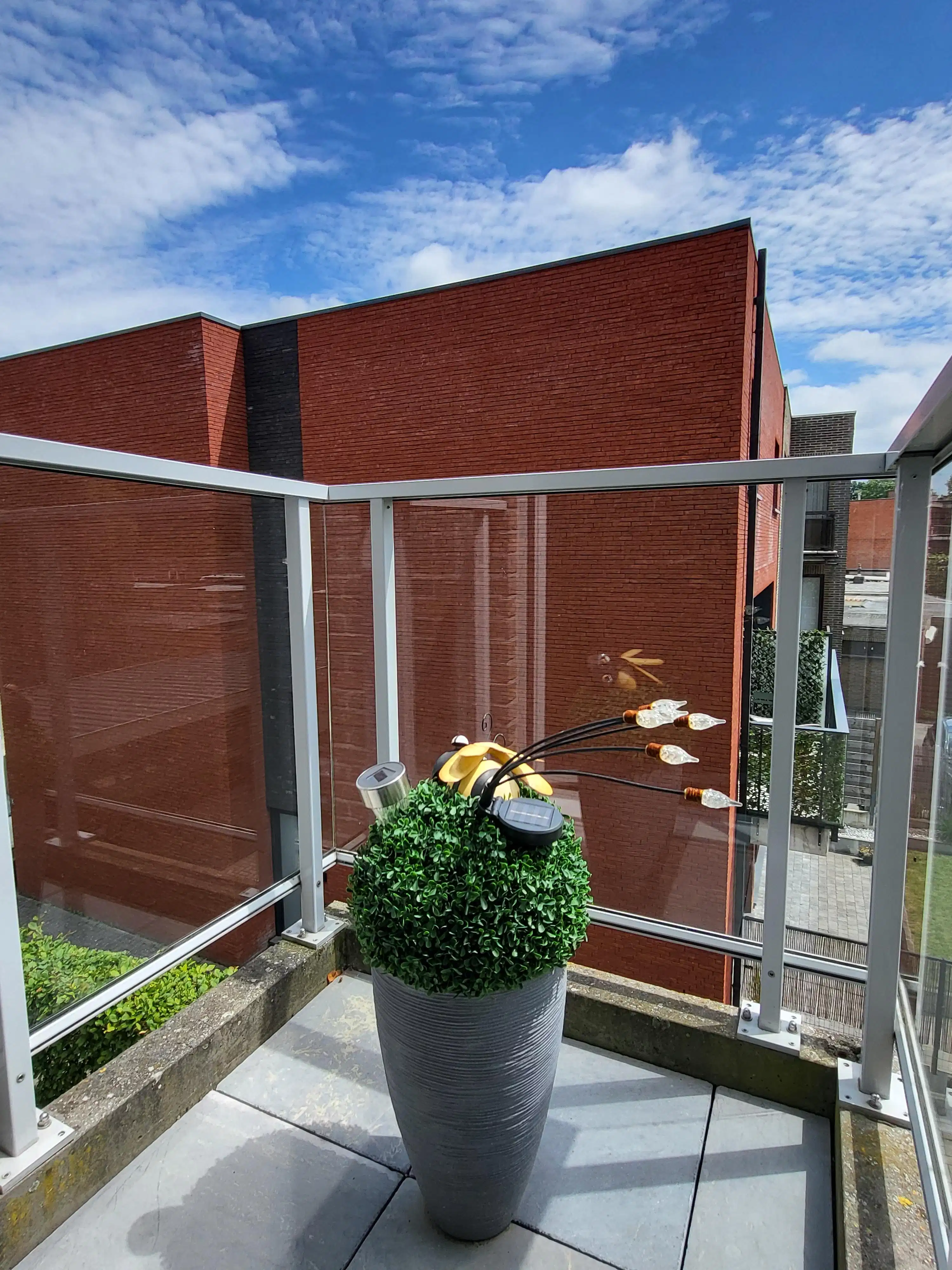 Op zoek naar een instapklaar appartement waar comfort en een uitstekende ligging samenkomen?  foto 11