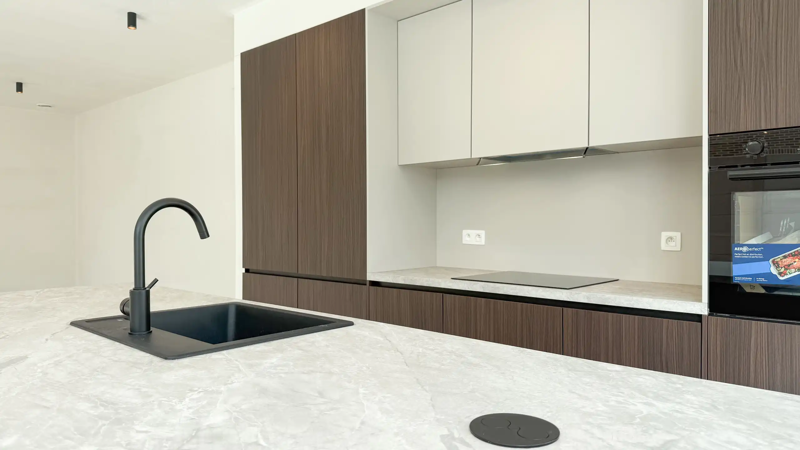 Kwalitatief afgewerkte nieuwbouwwoning op centrale ligging! foto 10