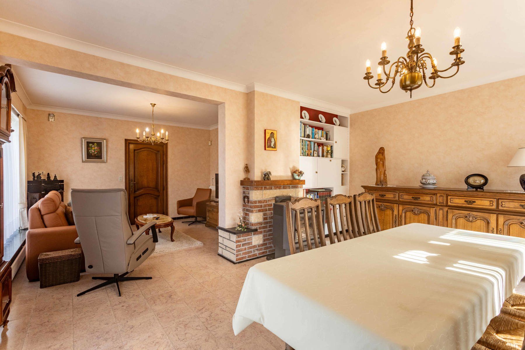 Charmante gezinswoning met 5 slaapkamers en riante tuin. foto 6