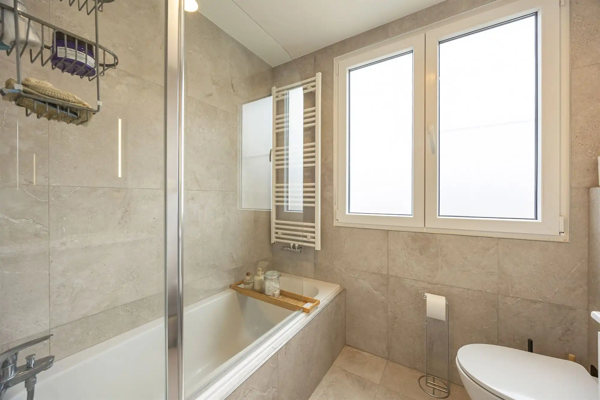 Instapklaar huis met drie slaapkamers en tuin  foto 19