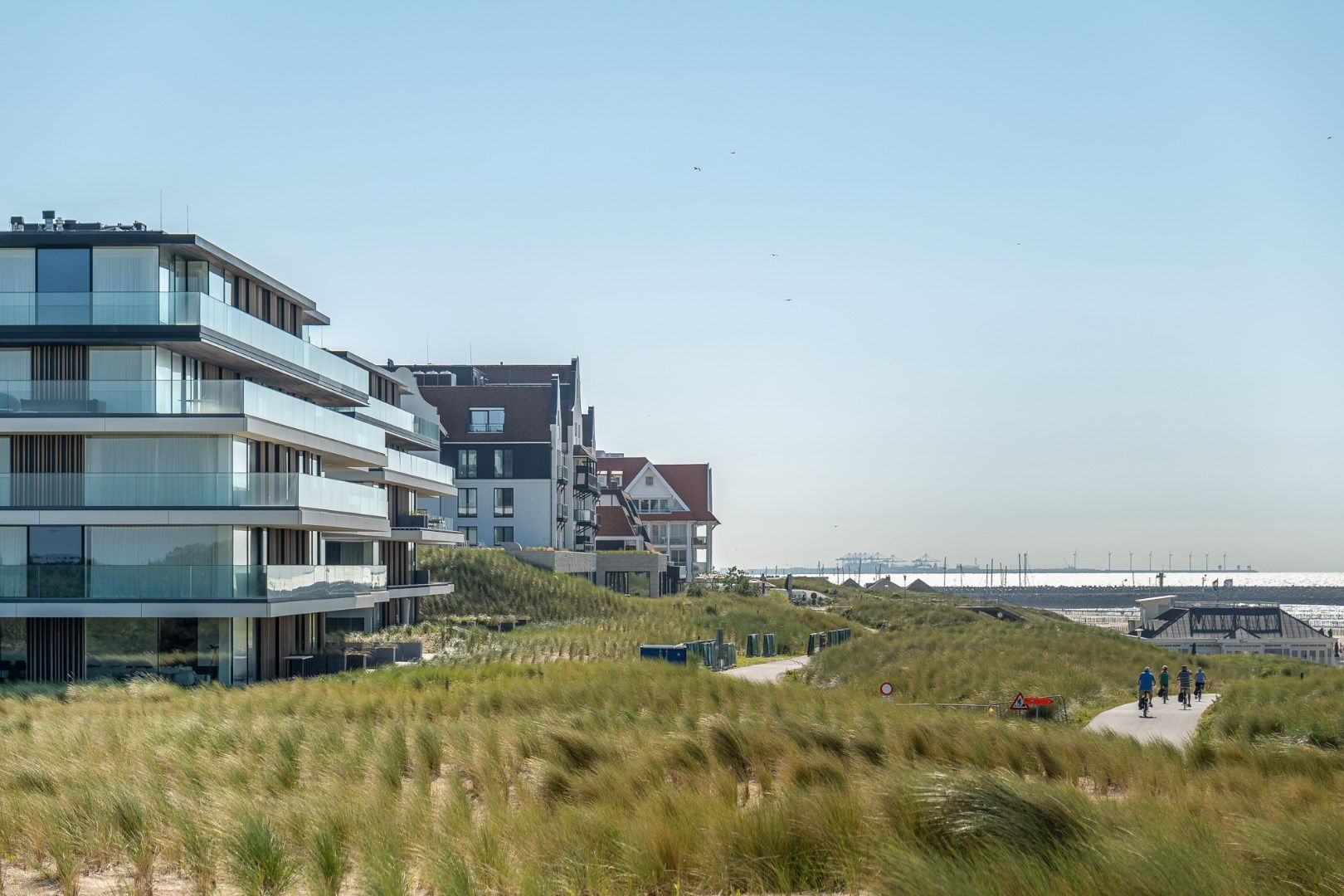 Uiterst smaakvol en top-notch afgewerkt appartement met frontaal zeezicht van het gelijkvloers terras - Residentie Blanke Top foto 2