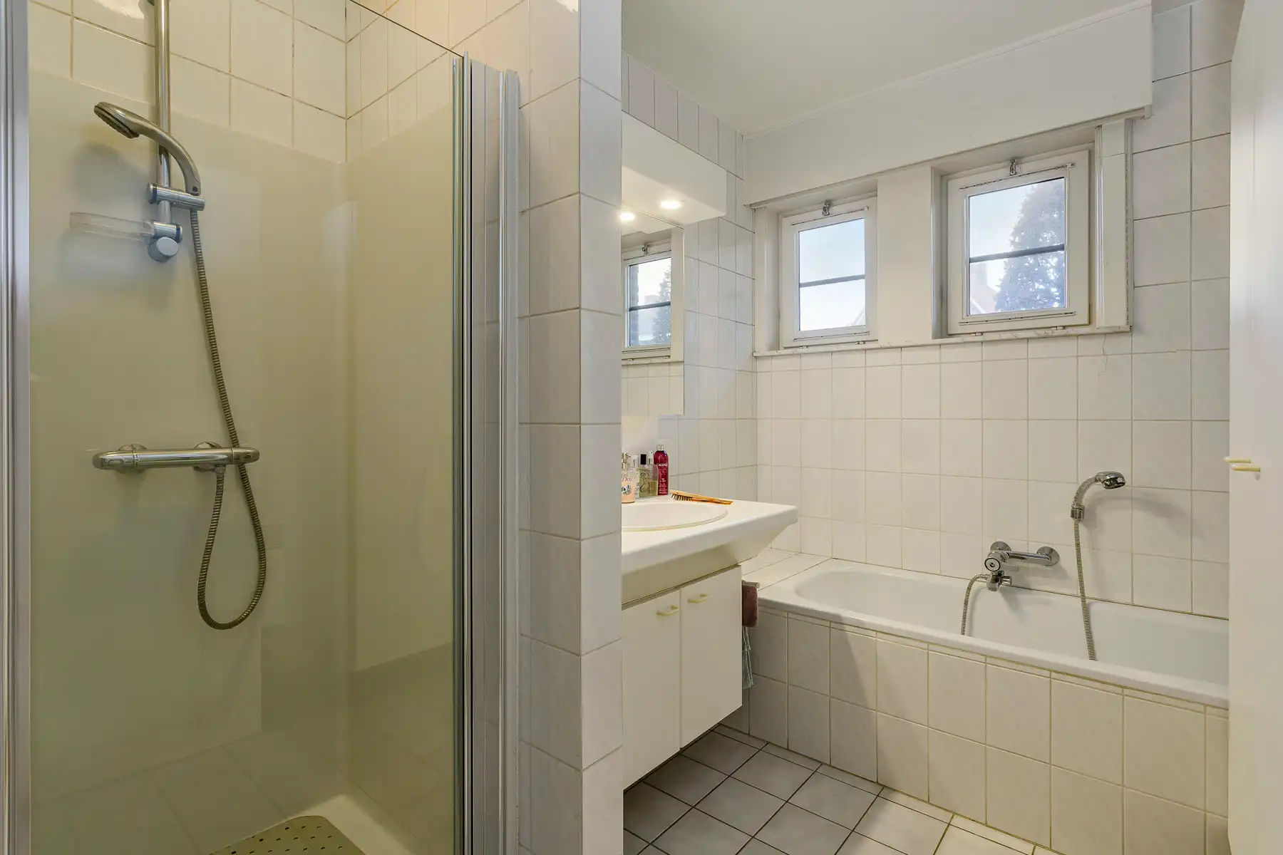 Gelijkvloerse gezinswoning met 4 slaapkamers en grote tuin foto 16