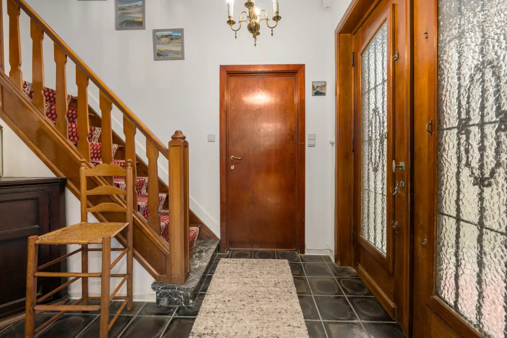 Karaktervolle halfopen woning op een strategische ligging te Assebroek. foto 9