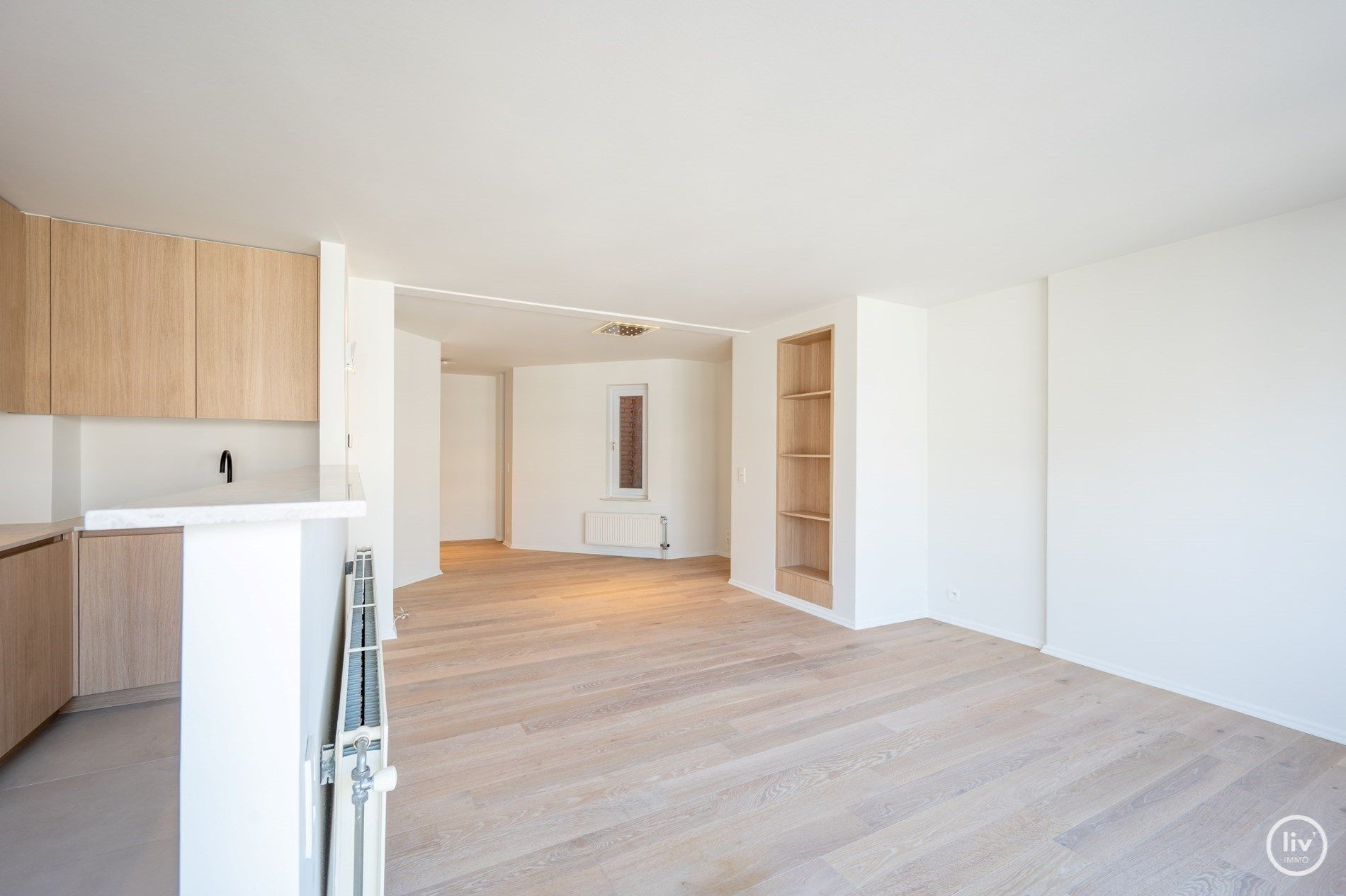 Smaakvol gerenoveerd appartement met mooie gevelbreedte gelegen op de Lippenslaan op enkele passen van het strand. foto 2