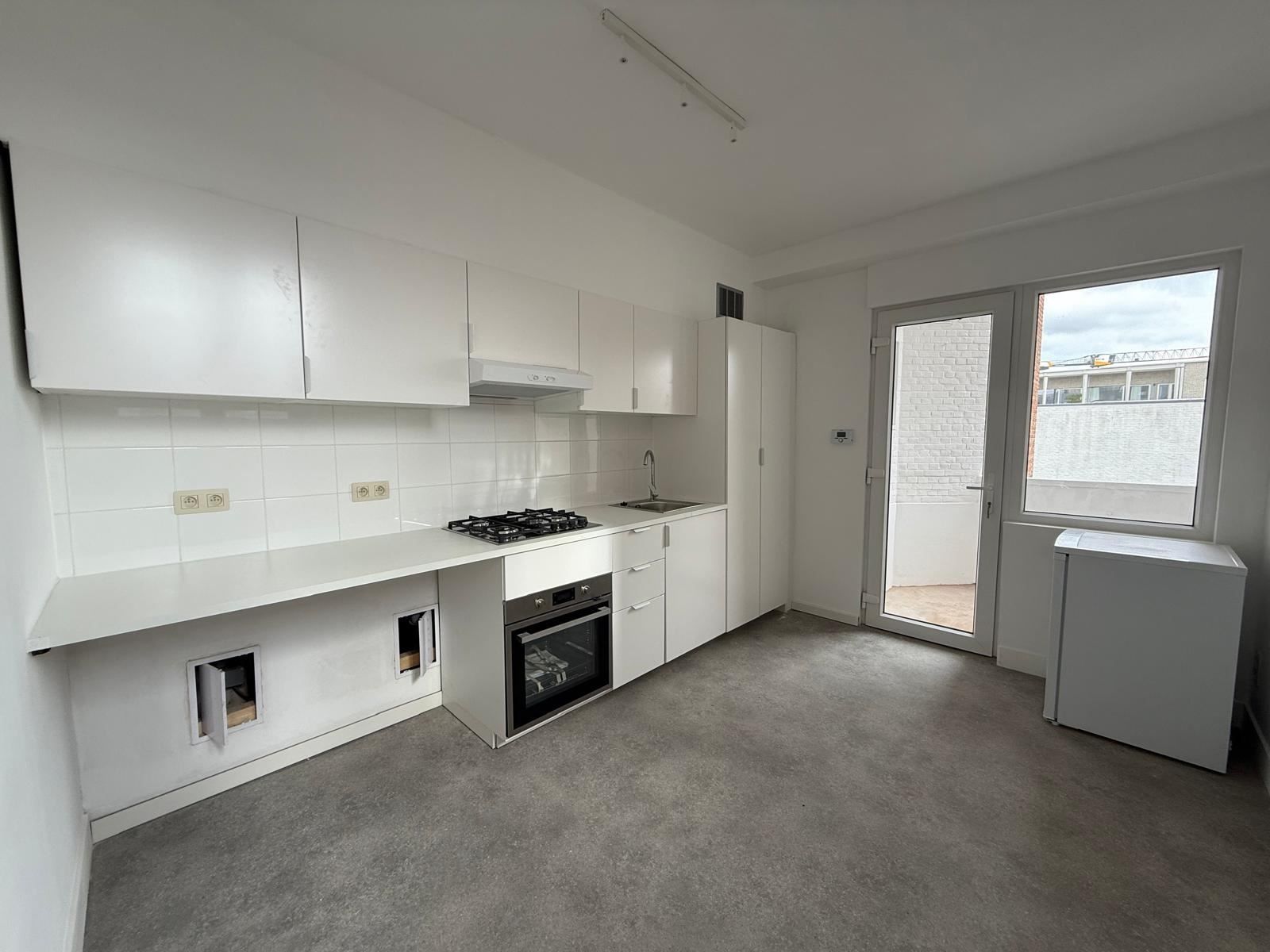 2 SLPK appartement te huur op de 3de verdieping, gelegen op het Falconplein  foto 2