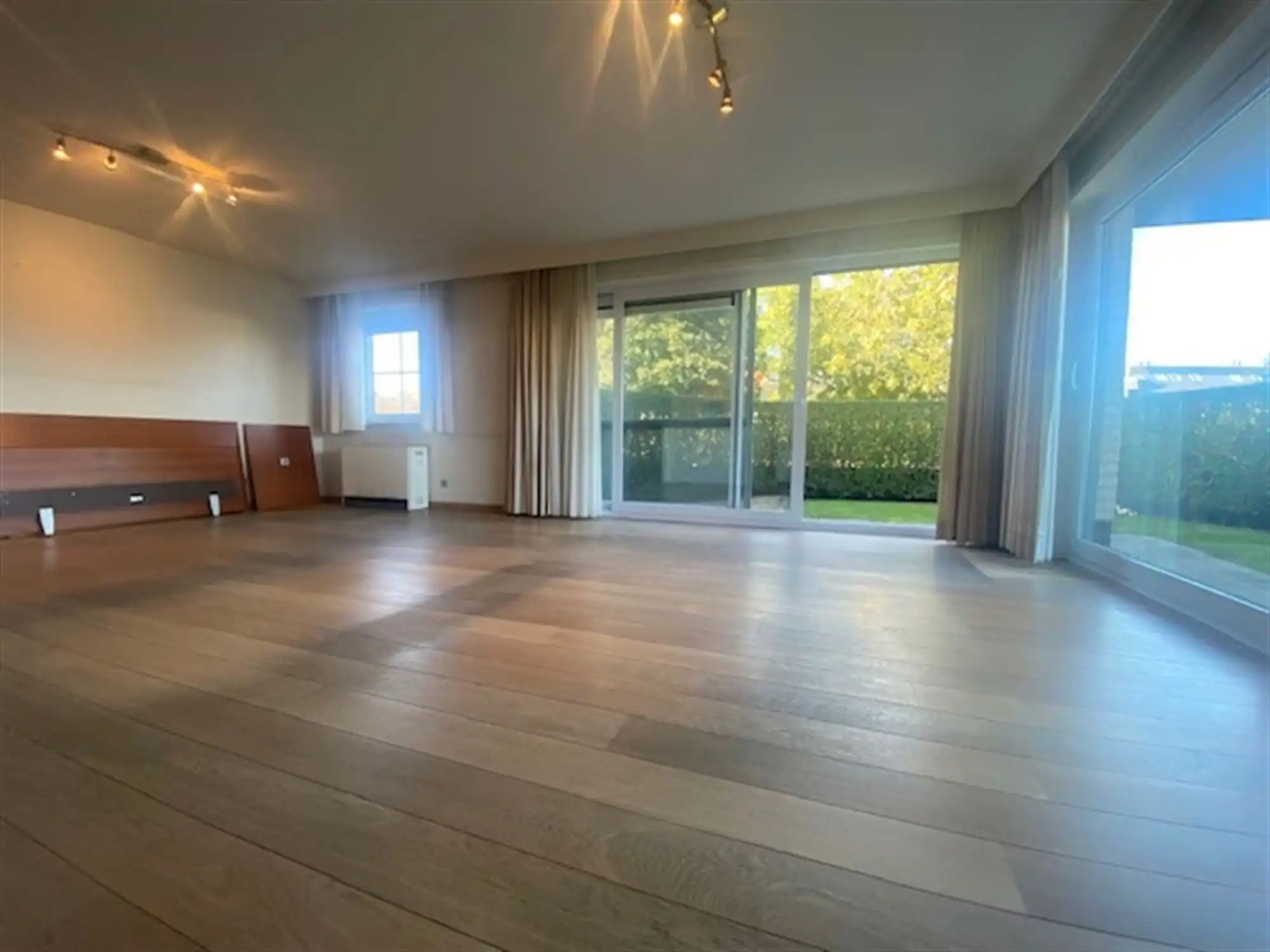 Appartement met tuin foto 3