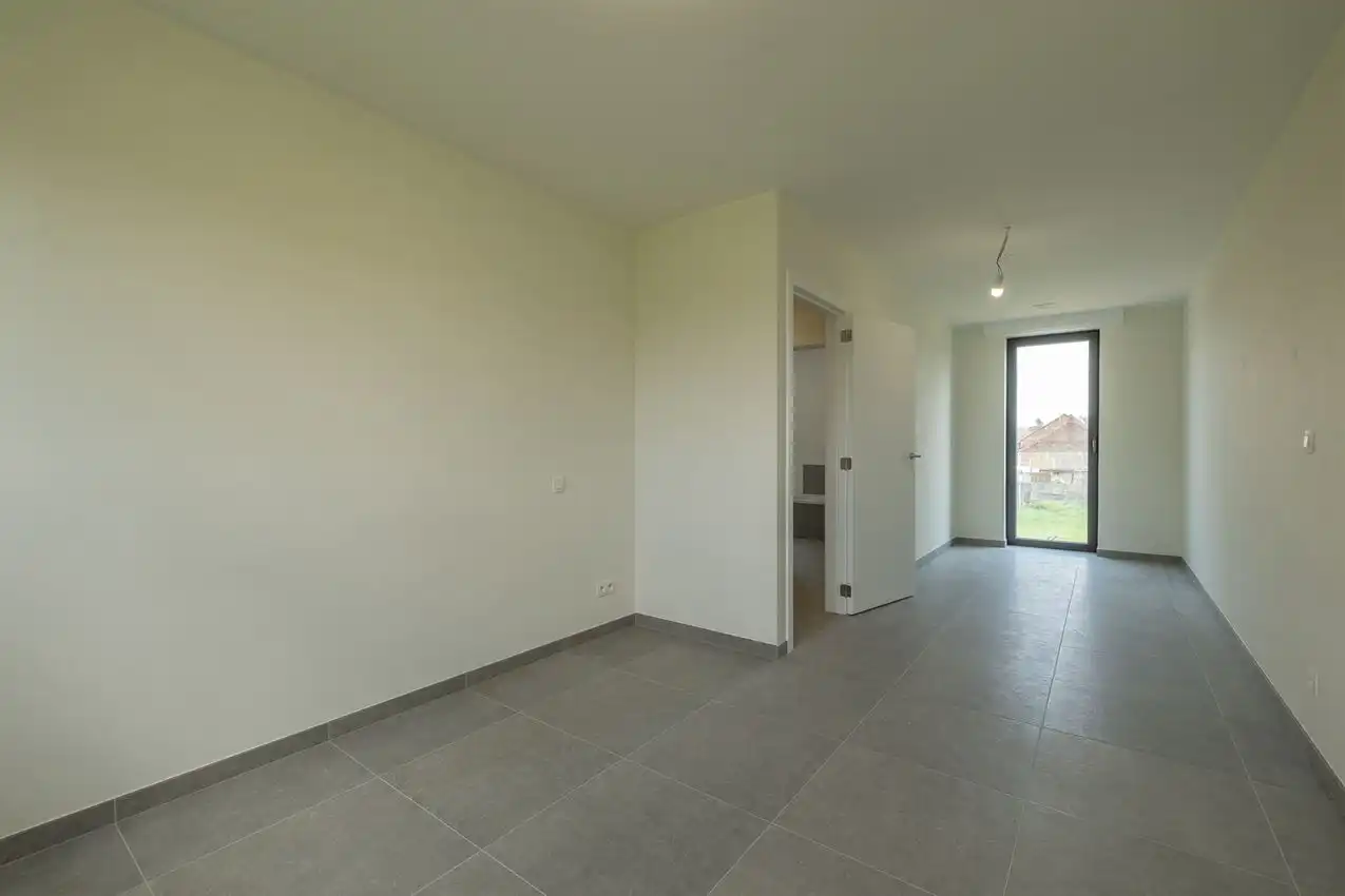 Nieuwbouwwoning, gunstig gelegen, 3 slpk, tuin, carport foto 26