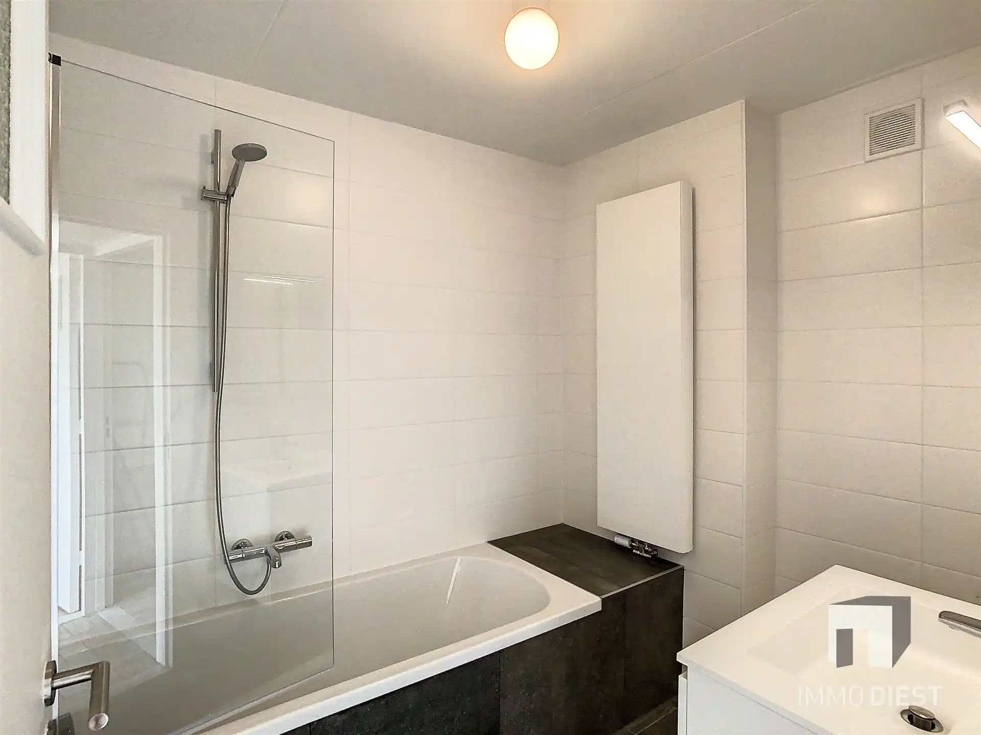 Gerenoveerd appartement met twee slaapkamers in het hartje van Hulst (Tessenderlo) foto 14