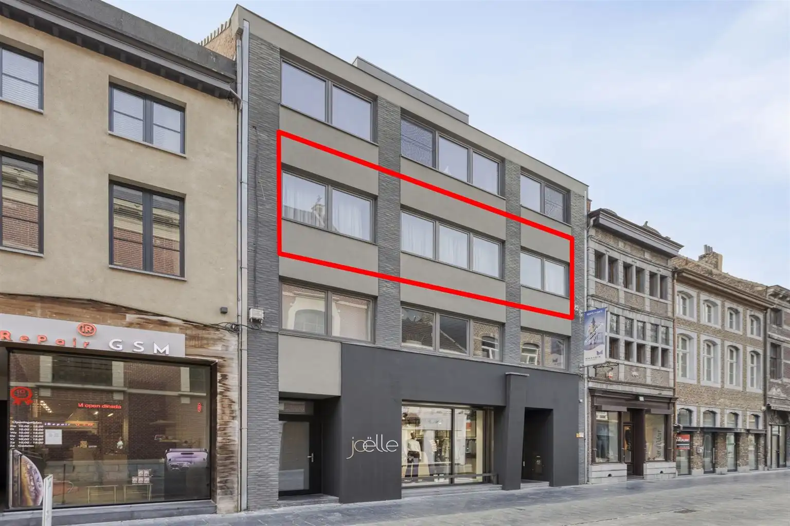 Prachtig ruim appartement met 3 slaapkamers en autostaanplaats gelegen in het hart van Maaseik.  foto 24