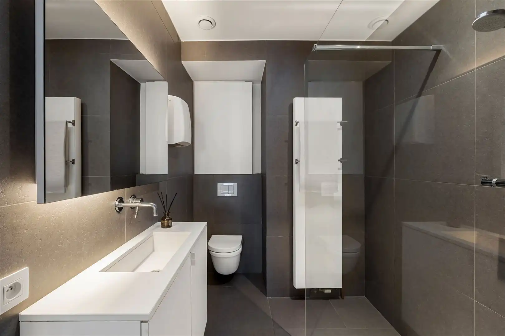 Gerenoveerd gelijkvloers appartement foto 22