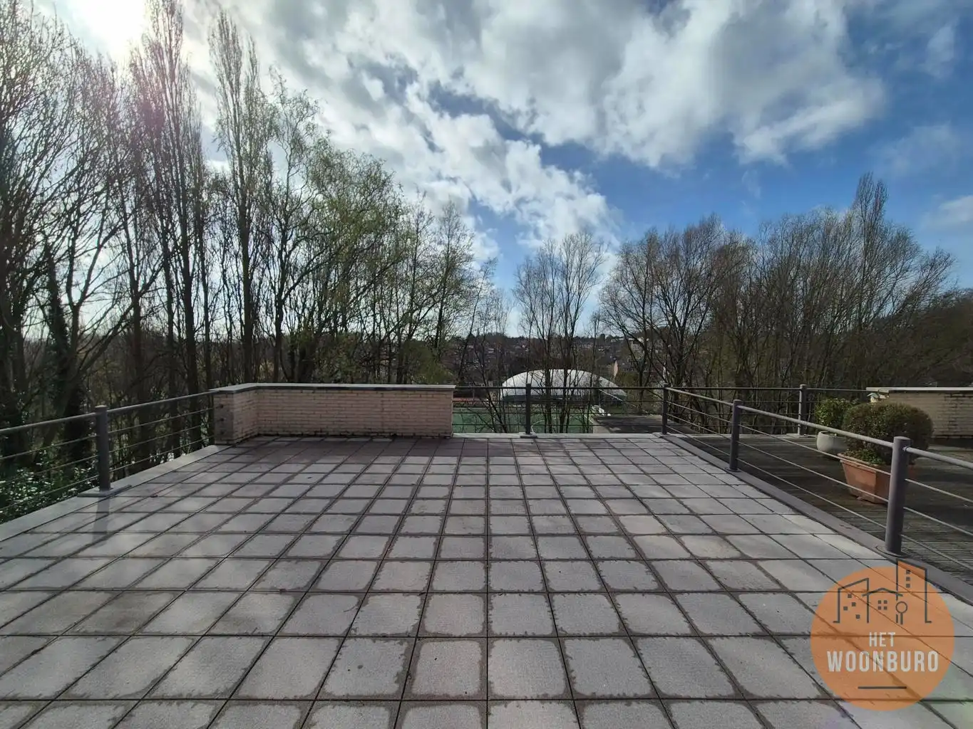 Ruim appartement met kelder en 2 autostaanplaatsen foto 18