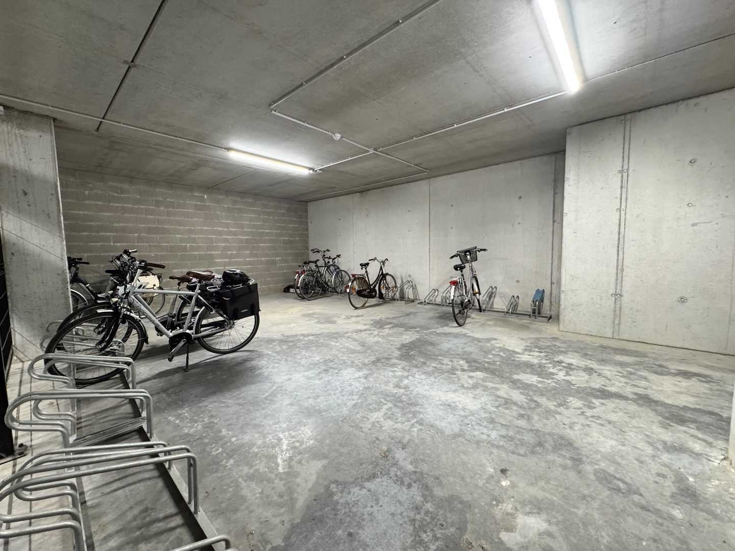 Nieuwbouwappartement met autostandplaats te Izegem  foto 24