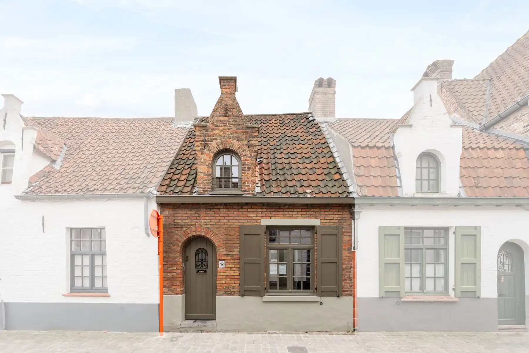 Instapklare woning op een goede locatie nabij centrum Brugge foto {{pictureIndex}}