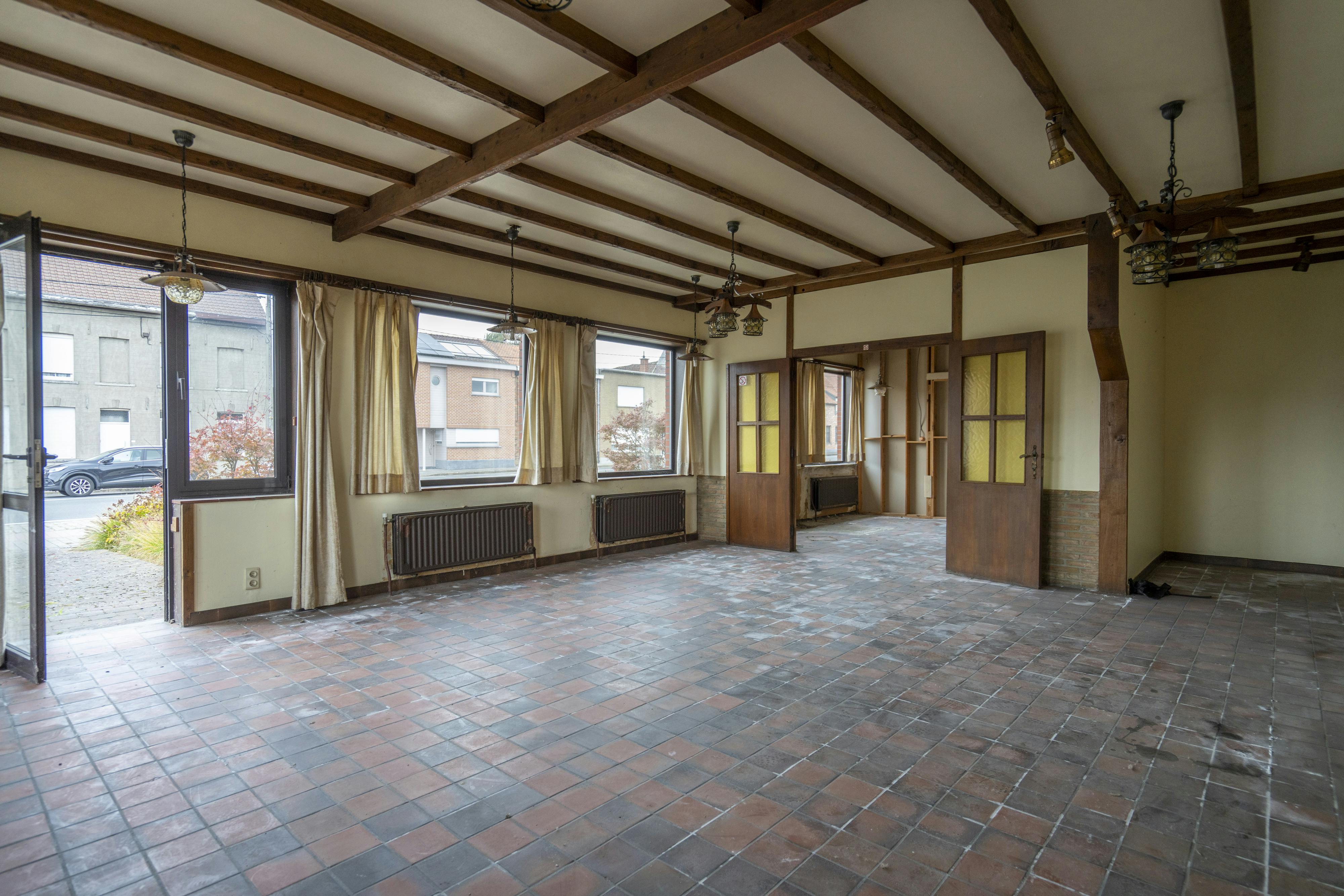 Commercieel interessant pand met woonst in Rekkem foto 2