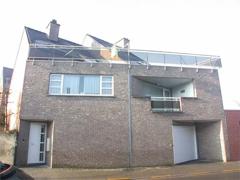 Instapklaar dakappartement met terras en autostandplaats in Ardooie foto {{pictureIndex}}