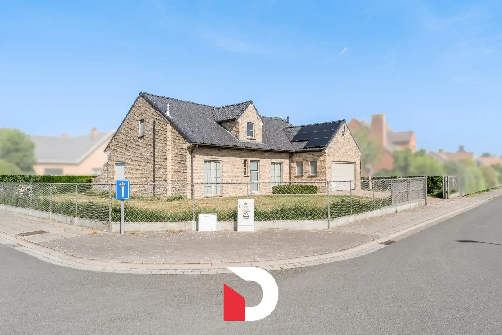 Alleenstaande woning in een residentiële omgeving te Sint-Kruis. foto {{pictureIndex}}