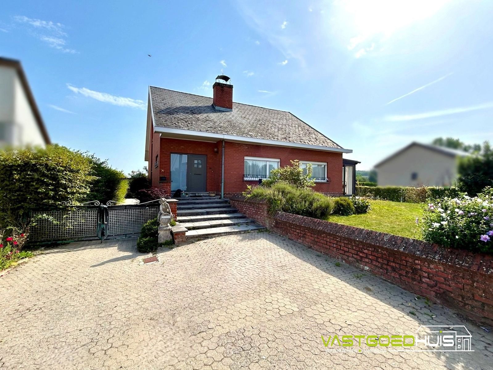 Karaktervolle, te renoveren villa met tuin foto 2