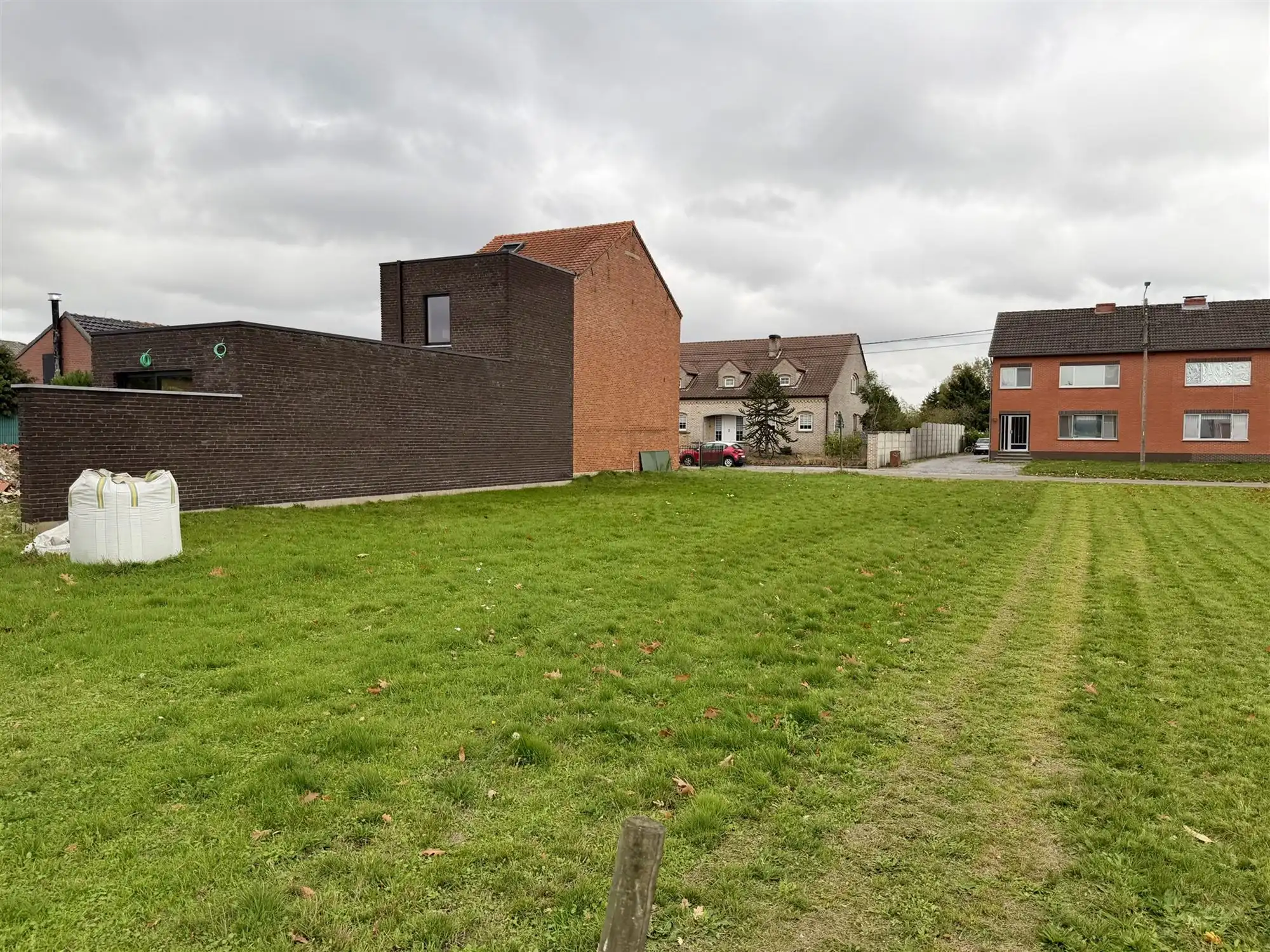 RUIM PERCEEL VOOR HALF OPEN BEBOUWING OP RUSTIGE LIGGING IN GENK foto 3