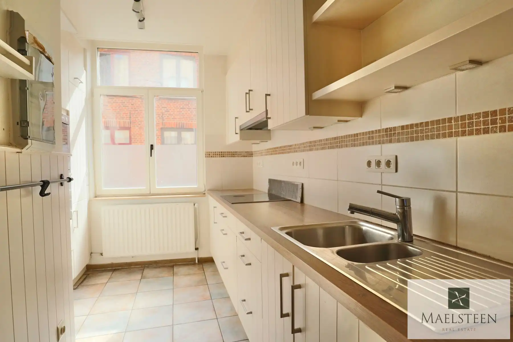 Instapklare trapgevelwoning, gelegen in Brugge centrum foto 4