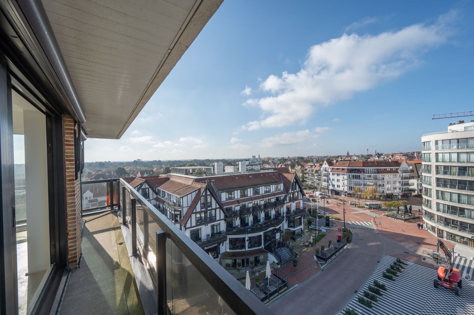 Prachtig gerenoveerd hoekappartement met zeezicht gelegen op het Albertplein foto 5