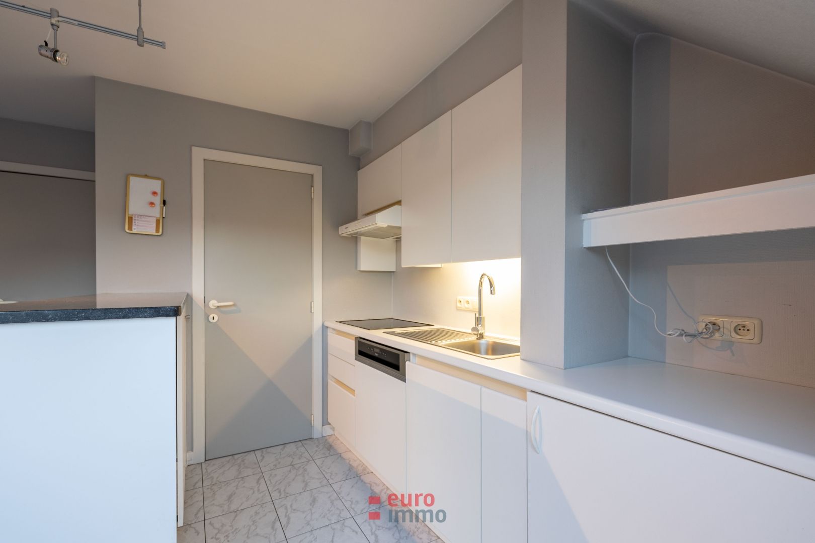 Ruim en lichtrijk appartement in de winkelstraat van Nieuwpoort foto 7