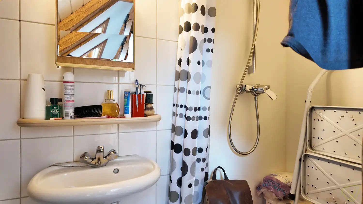 Zonnige en lichte studio op de derde verdieping, vlakbij het Eeklose handelscentrum! foto 6