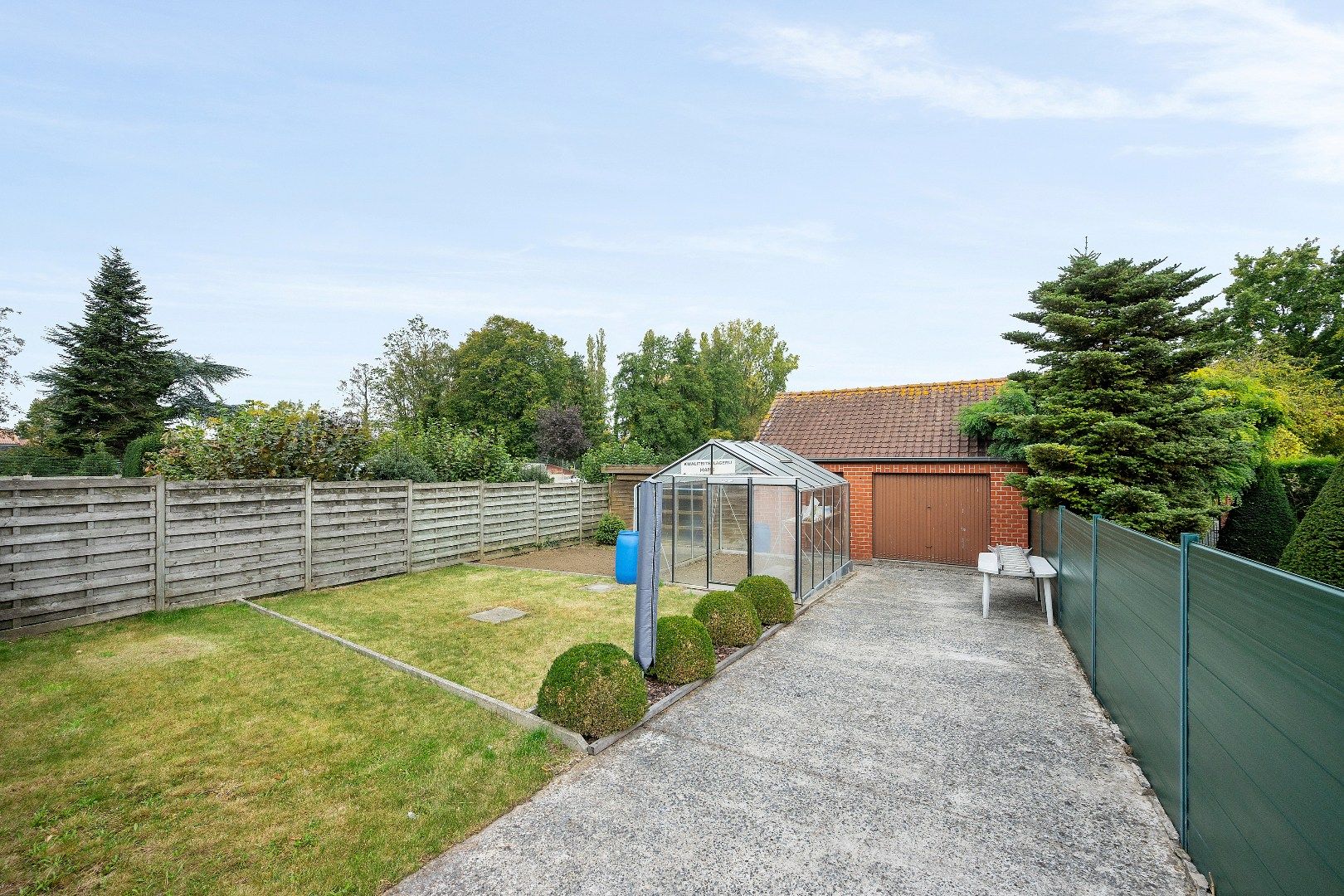 COMMERCIËLE HANDELSWOONST MET 3 SLPKS, GROTE GARAGE EN GUNSTIG EPC foto 21