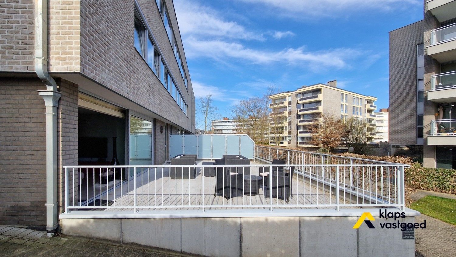 Ruim en aangenaam gelijkvloers appartement op wandelafstand van het centrum van Maaseik. foto 10