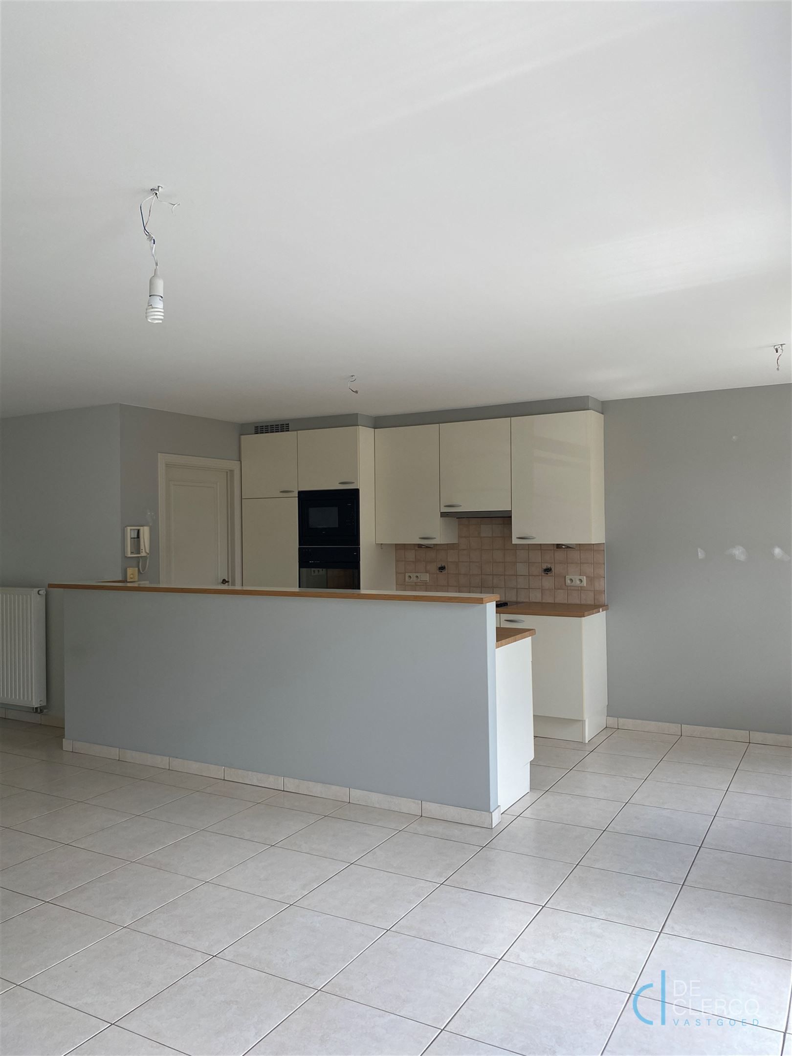 Ruim appartement met terras én garage te huur in Lochristi!  foto 4