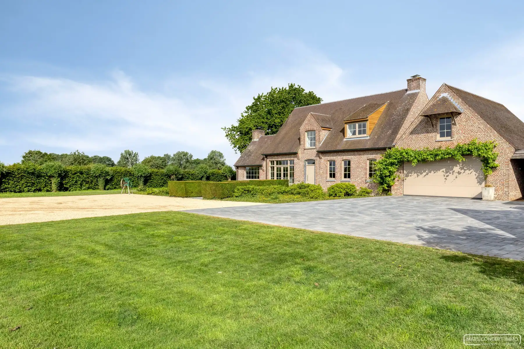 Uitzonderlijk gelegen villa met polyvalent bijgebouw op 3500 m², omringd door groen en landerijen foto 5