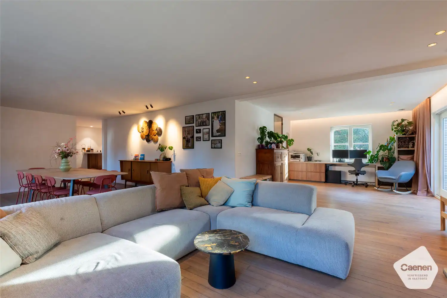 Prachtige smaakvolle gerenoveerde villa met uniek bijgebouw op een perceel van 2021m²  en 5 slaapkamers. foto 4