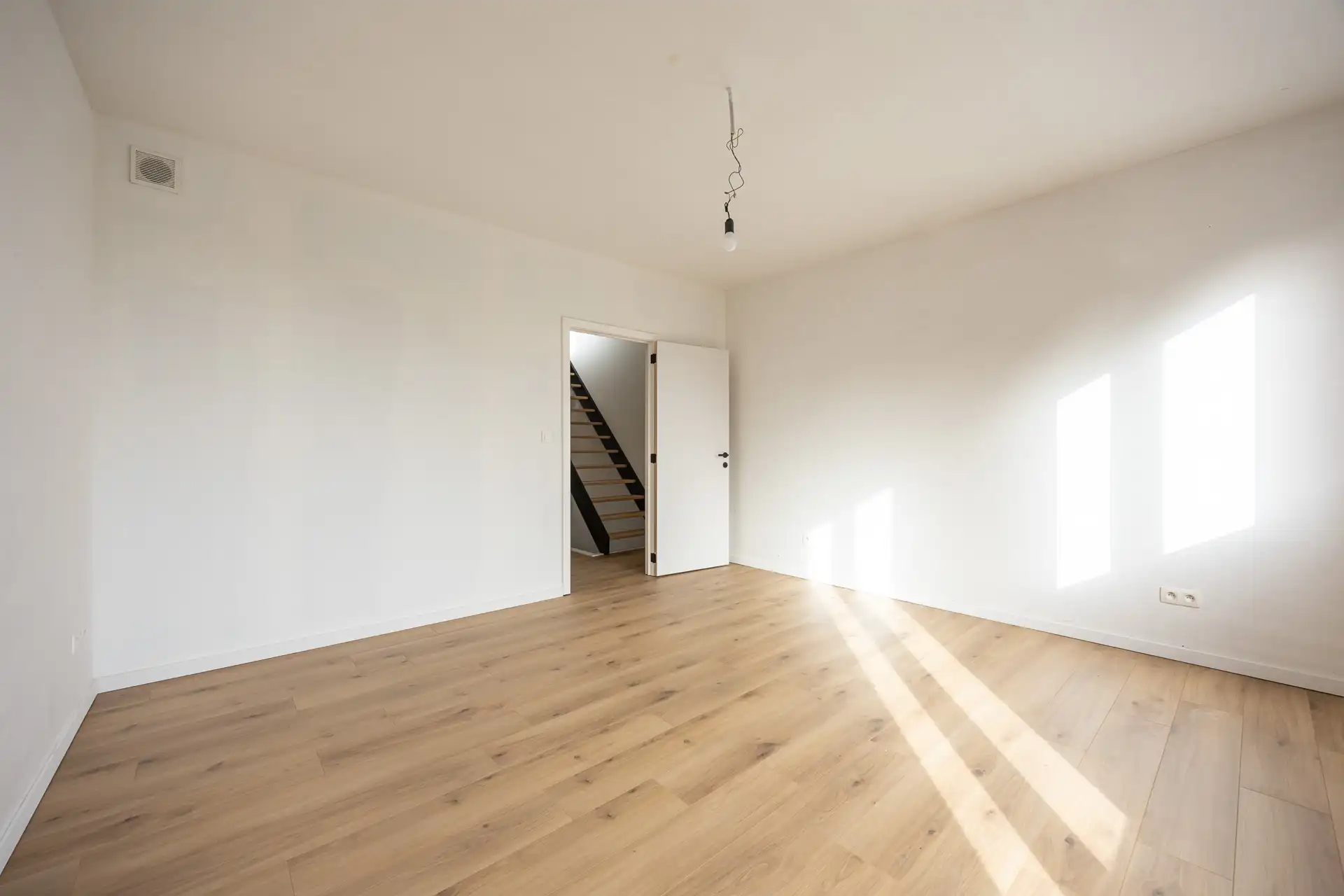 Vernieuwde arbeiderswoning foto 15