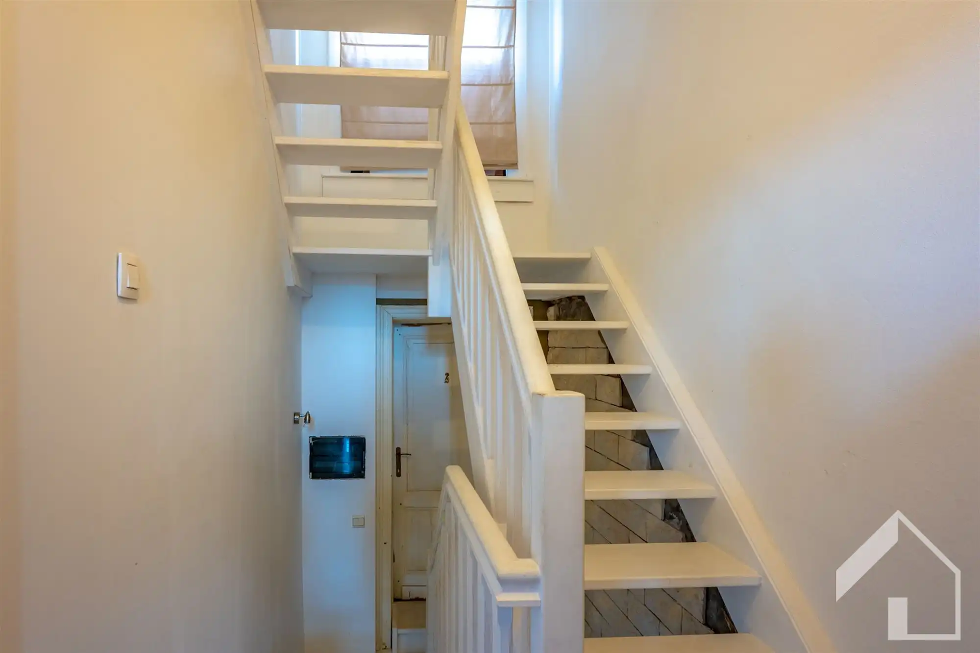 Ruime woning met 4 slaapkamers in rustige straat foto 10