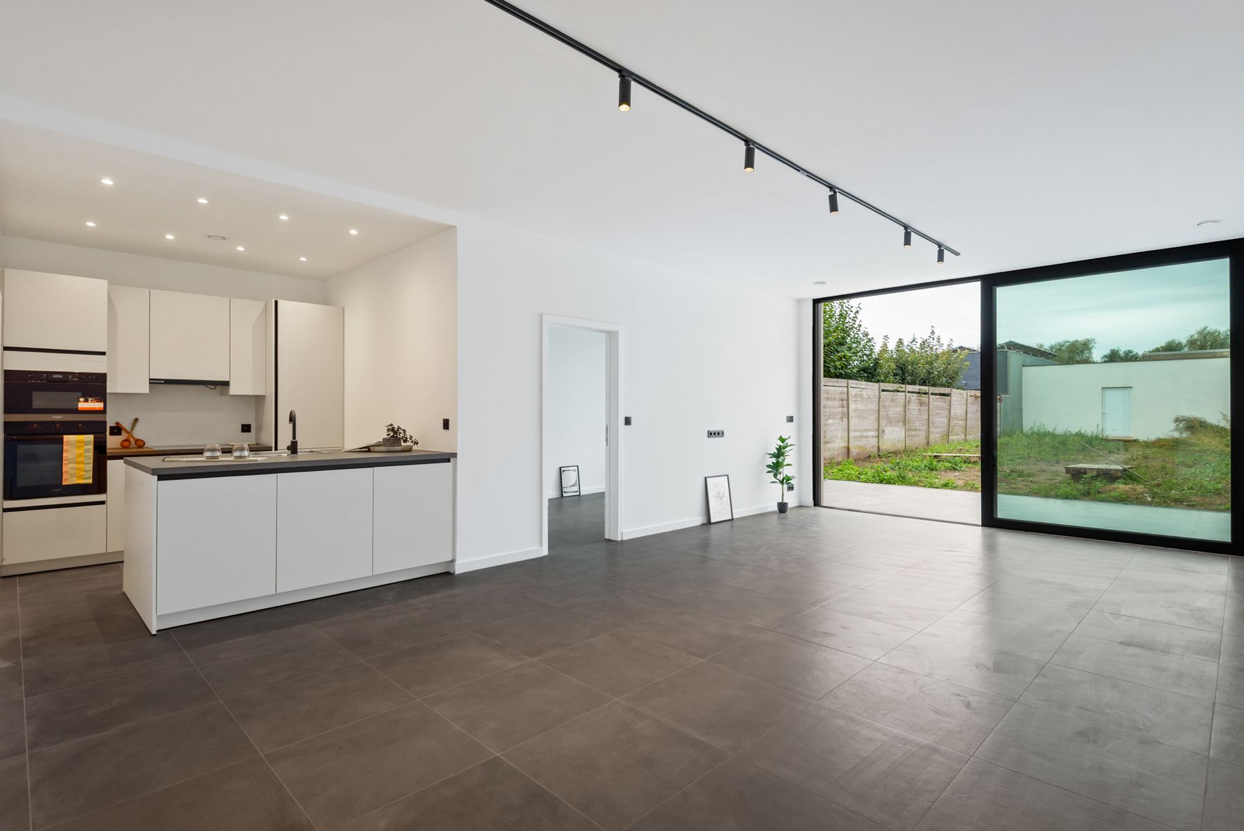 Nieuwbouw gelijkvloers appartement met tuin en garagebox foto {{pictureIndex}}