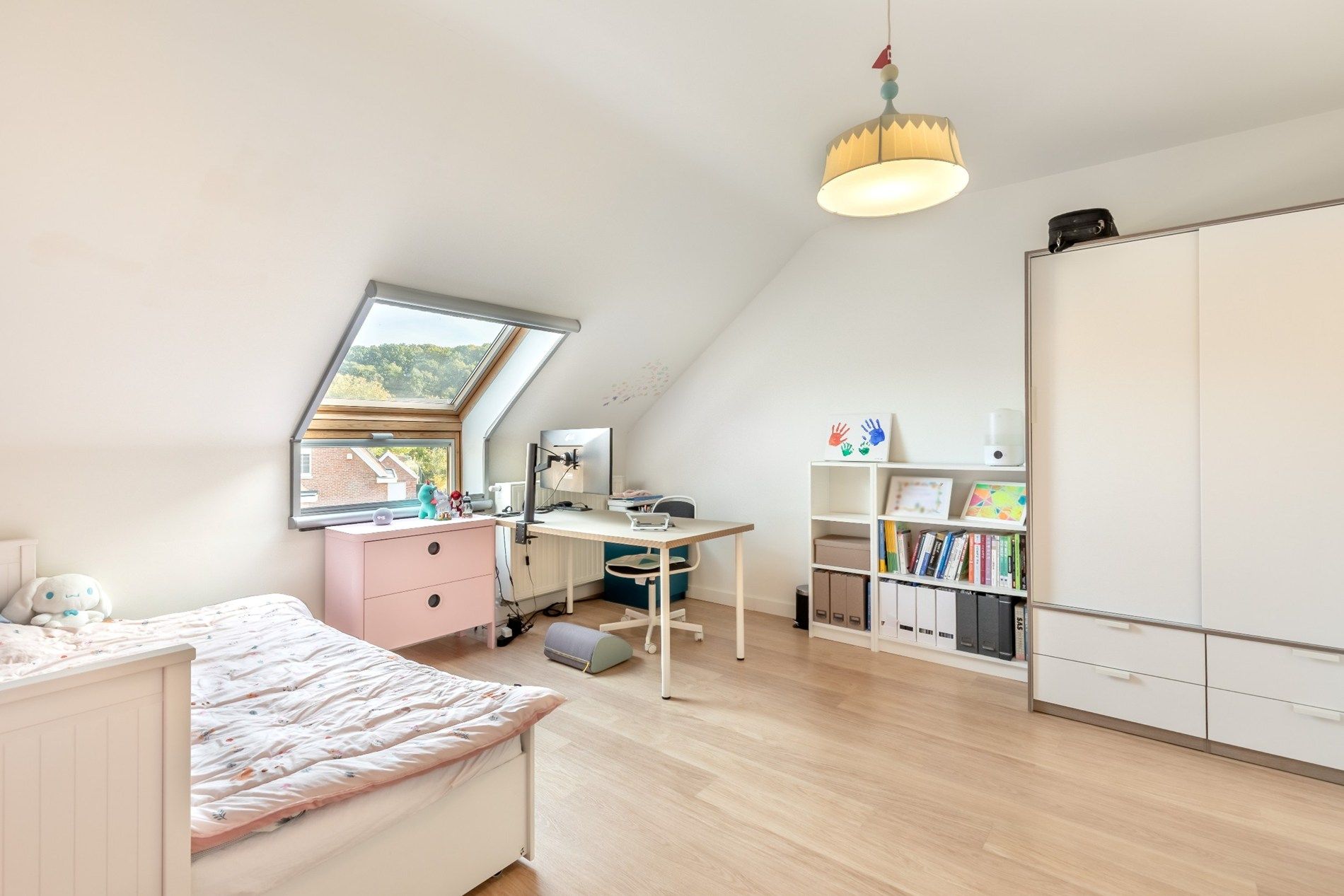 Ruime gezinswoning in perfecte staat van onderhoud! foto 14