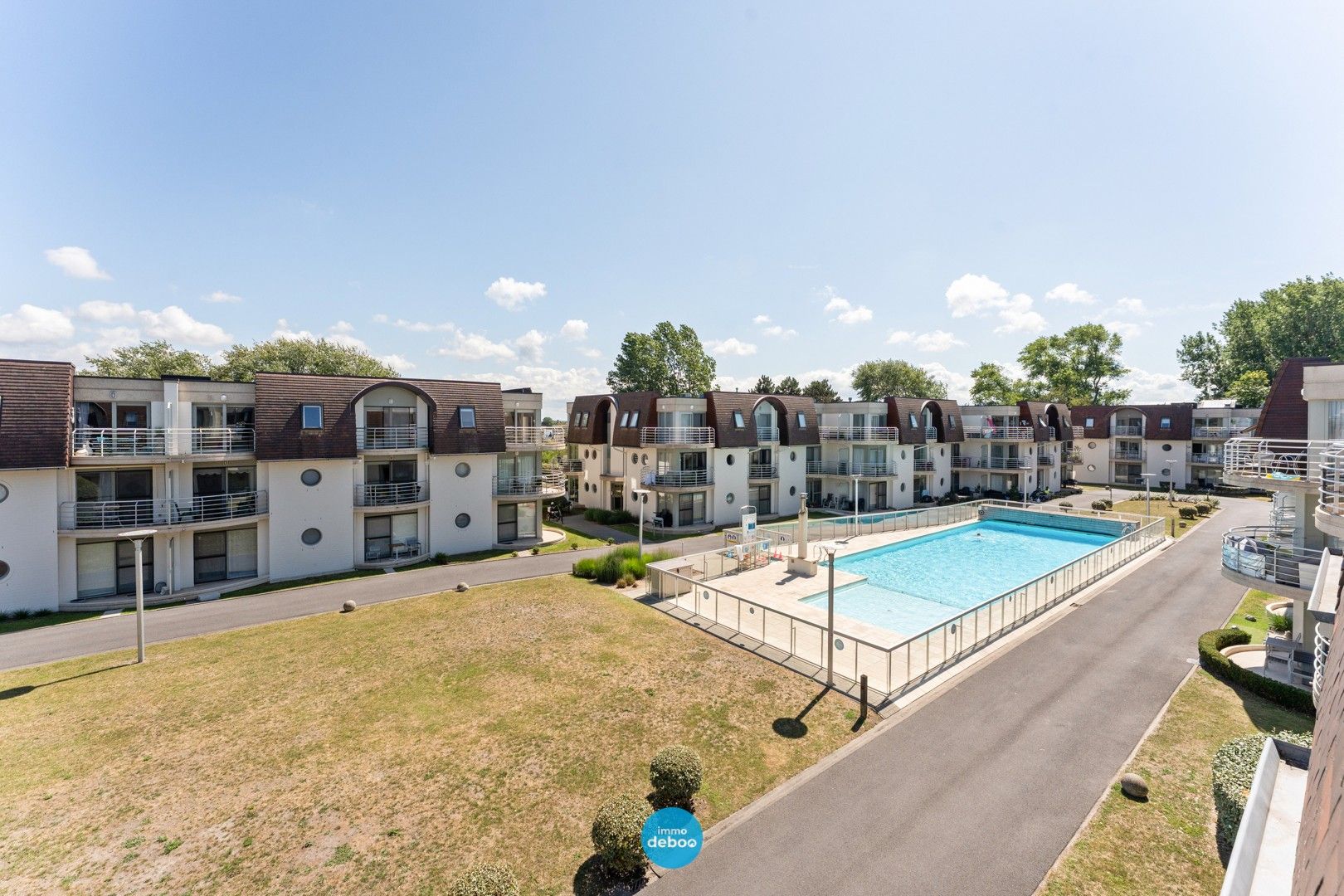 Instapklaar appartement in domein met zwembad & mogelijkheid aankoop garage foto 4